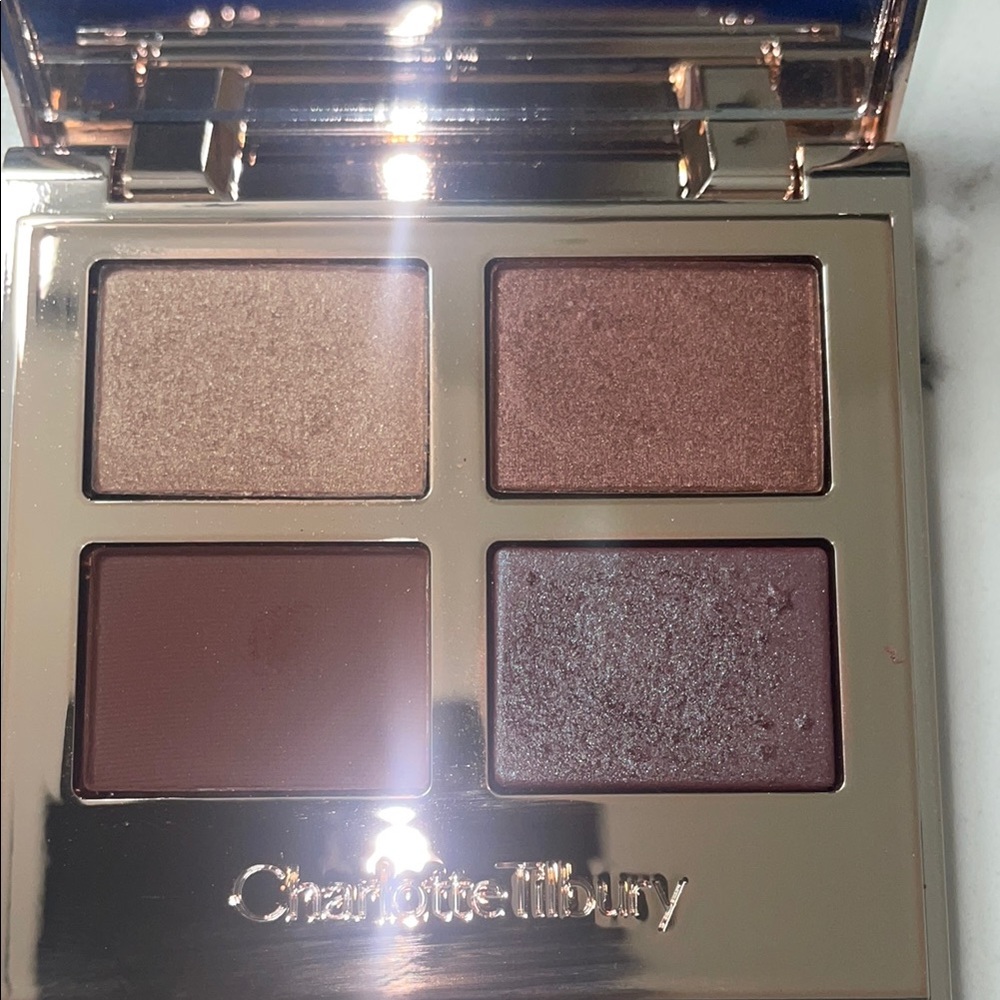 Charlotte Tilbury Luxury Eyeshadow Palette of Pearls - Cosmic Pearl - Picture 5 of 6